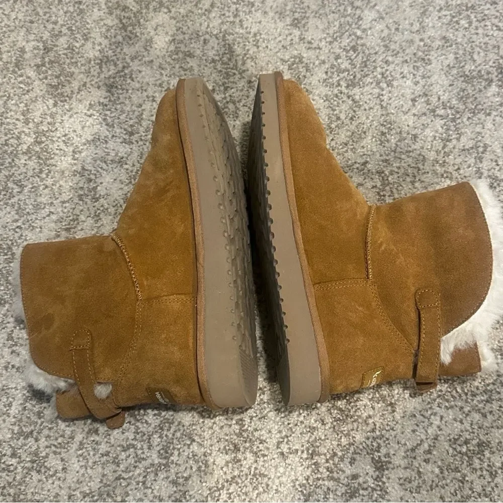 UGG color	chestnut toe